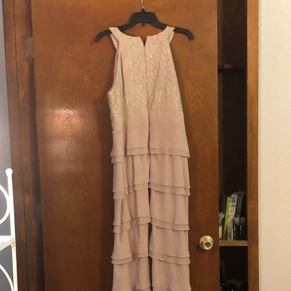 A gown for wedding are prom are party - Picture 3 of 3